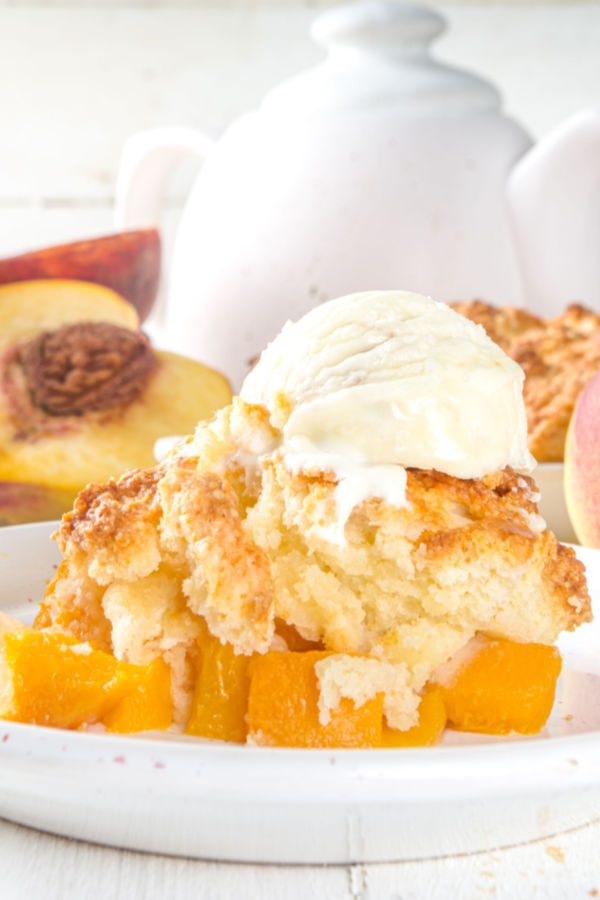 PEACH'S COBBLER:  A mouthwatering summer peach fragrance with a slight undertone of a cobbler crust.  You will be amazed at this peach!